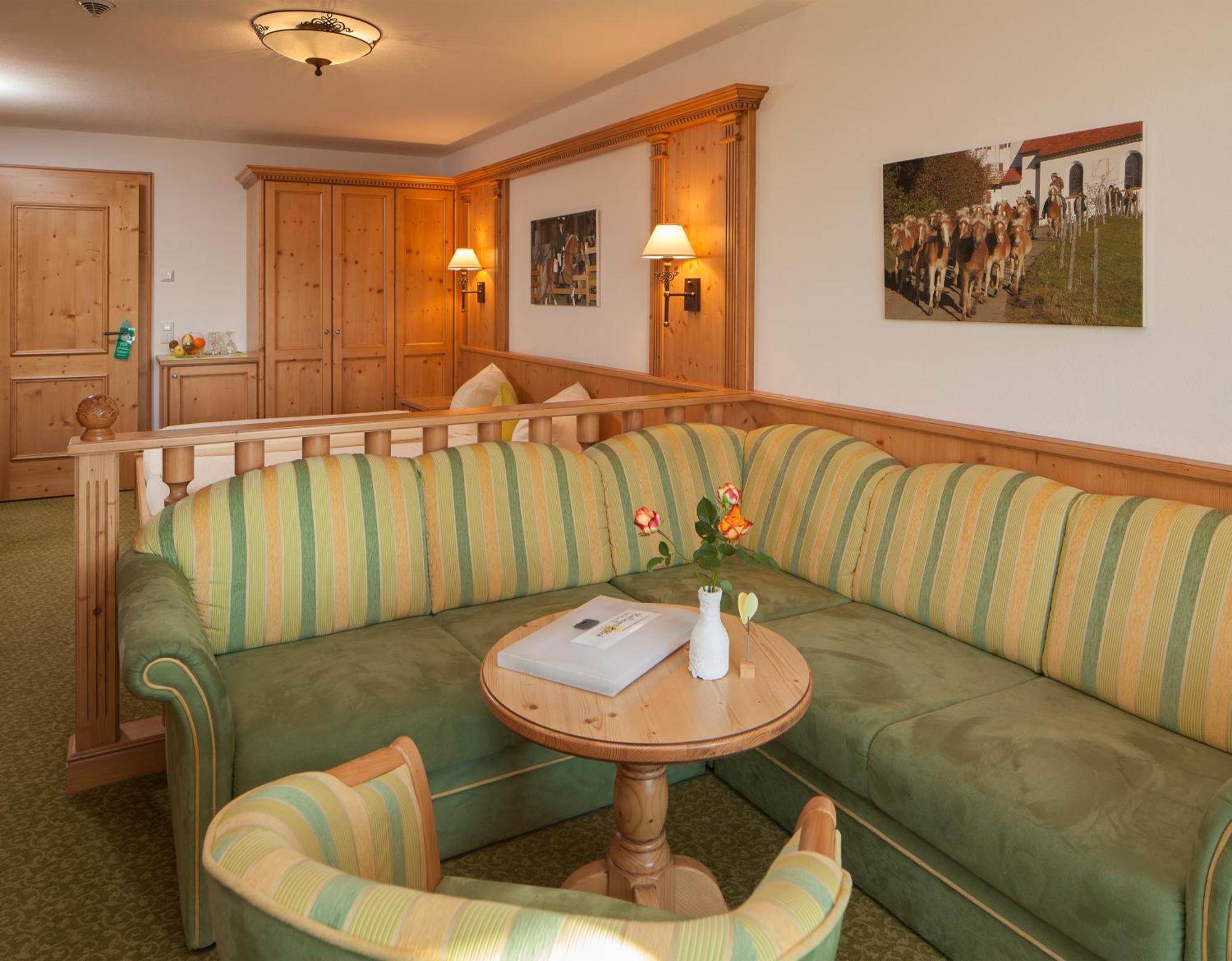 Haflingerhof Hotell Roßhaupten Rum bild